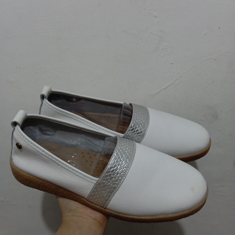 sepatu triset/sepatu putih/slip on/preloved triset