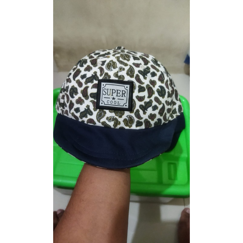 topi visor pendek