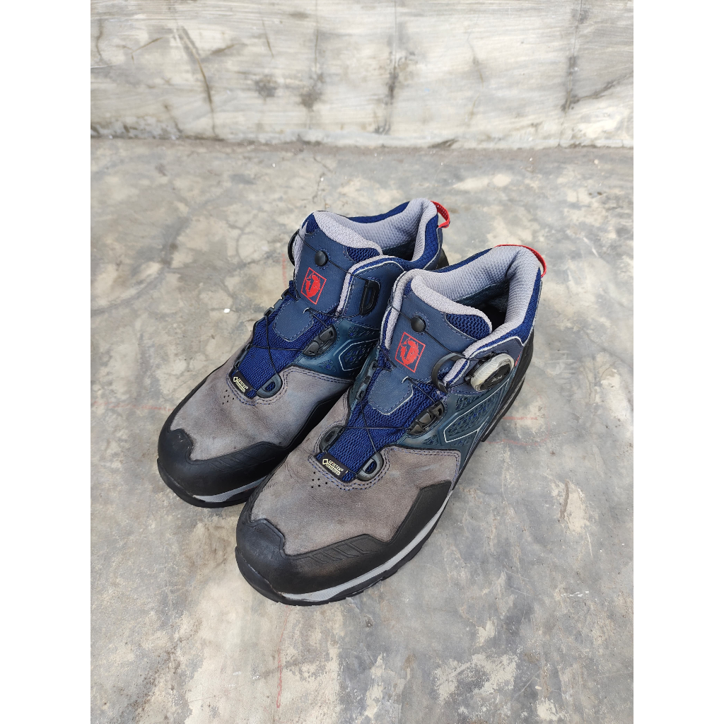 Sepatu gunung blackyak