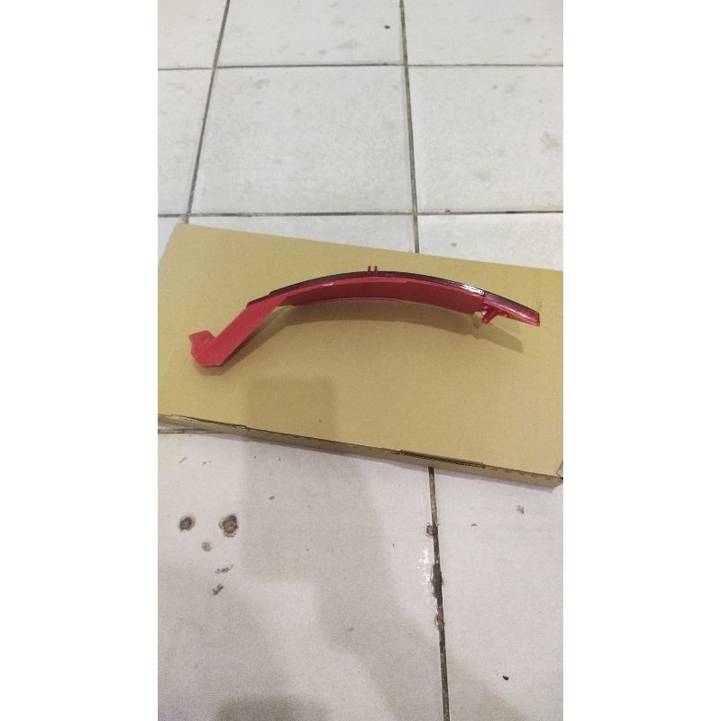 lampu belakang mata kucing kanan ford fiesta