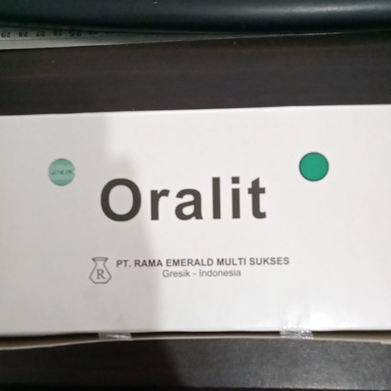 Oralit box isi 100sachet RAMA