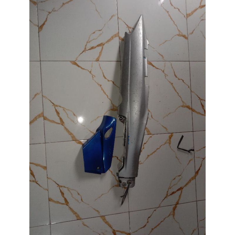 cover body f1zr body belakang f1zr body motor yamaha f1zr original copotan hanya sebelah kanan
