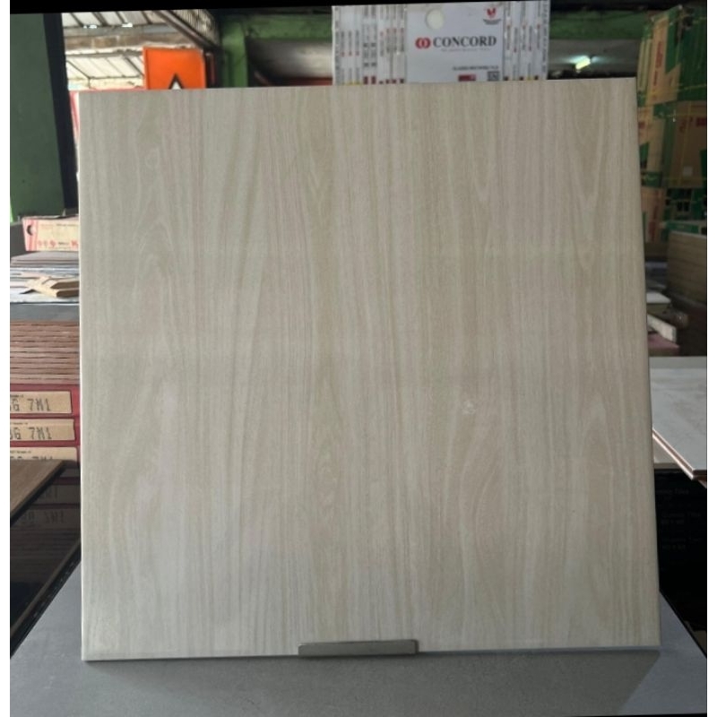 keramik 50x50 serat kayu holiwood