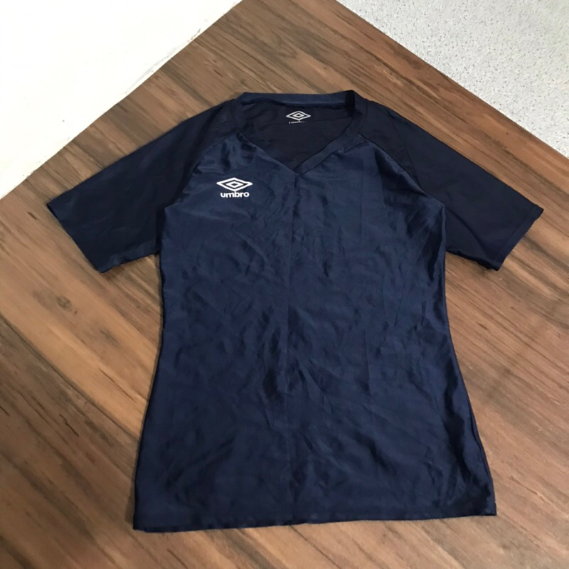 kaos olaraga umbro size S second bekas preloved