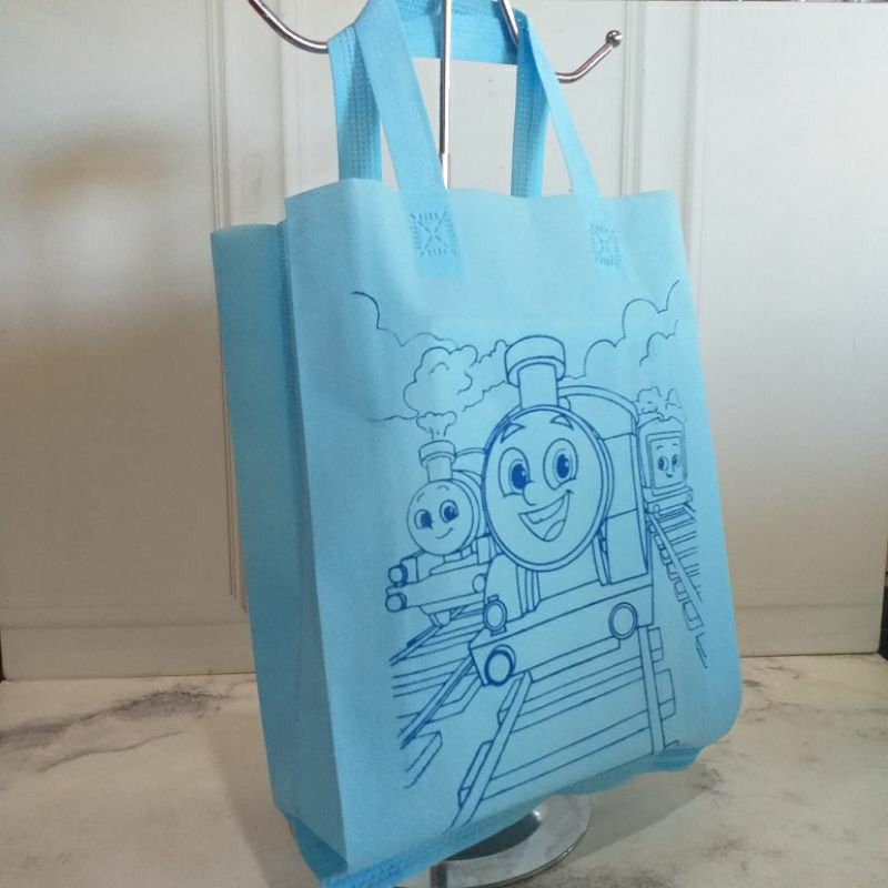 

Tas souvenir ulang tahun / Tas Bekal anak / Tas les sekolah. goodiebag ukuran PxLxT 25x8x35 bahan spunbond