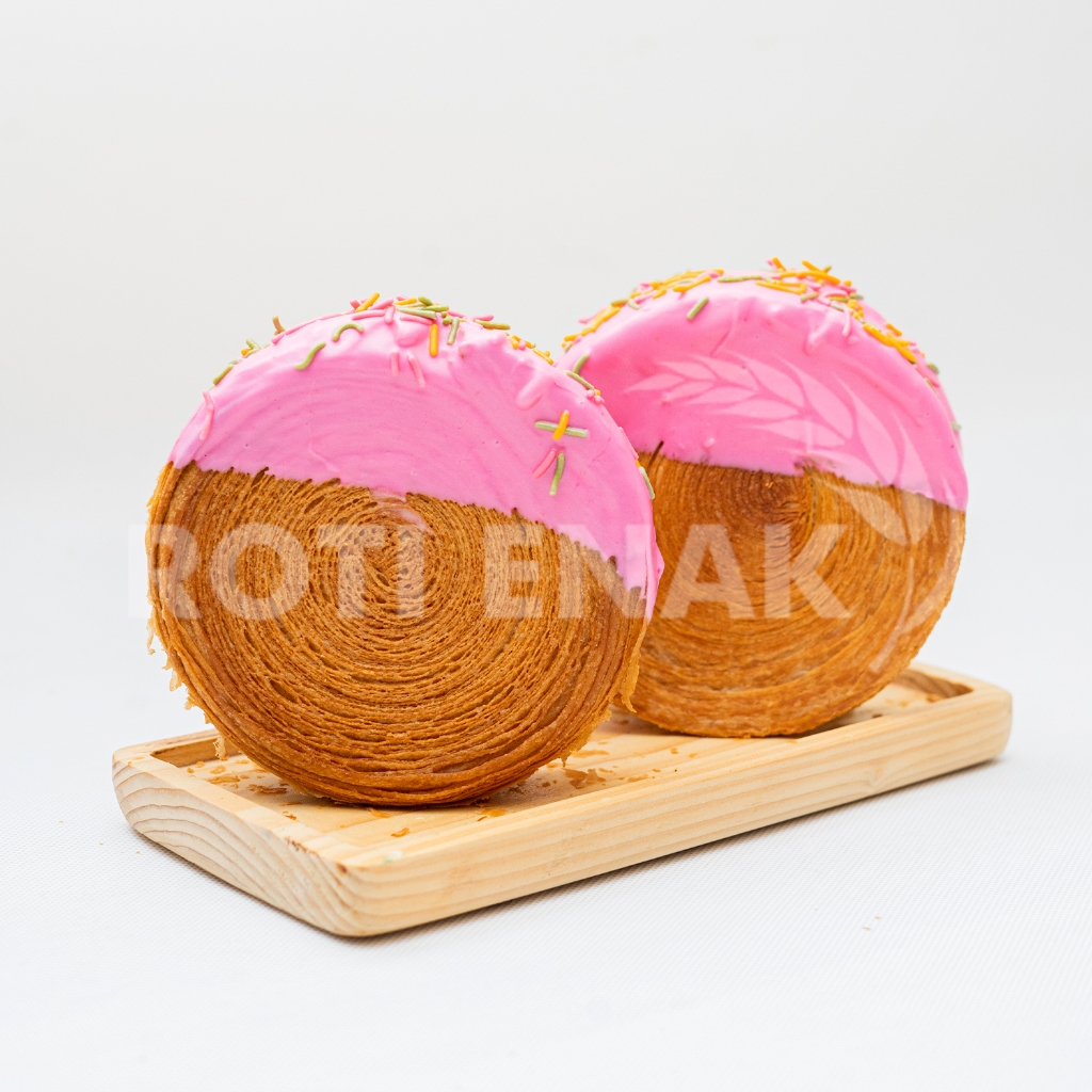 

Strawberry Cromboloni Ready to Eat Supplier Cafe 5 Pcs
