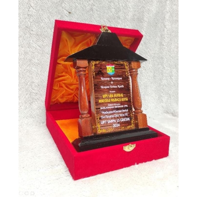 PLAKAT CINDERAMATA WISUDA RUMAH JOGLO KAYU MURAH(FREE DESAIN)