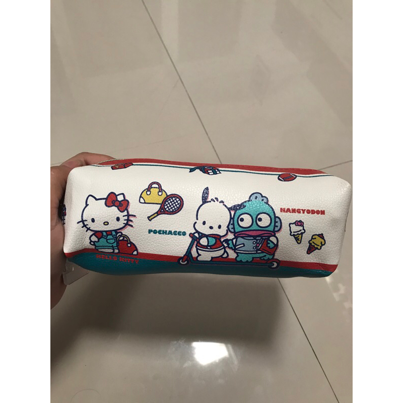 

Sanrio characters Pencil case with charm Pochacco Kitty Hangyodon Lucky kuji