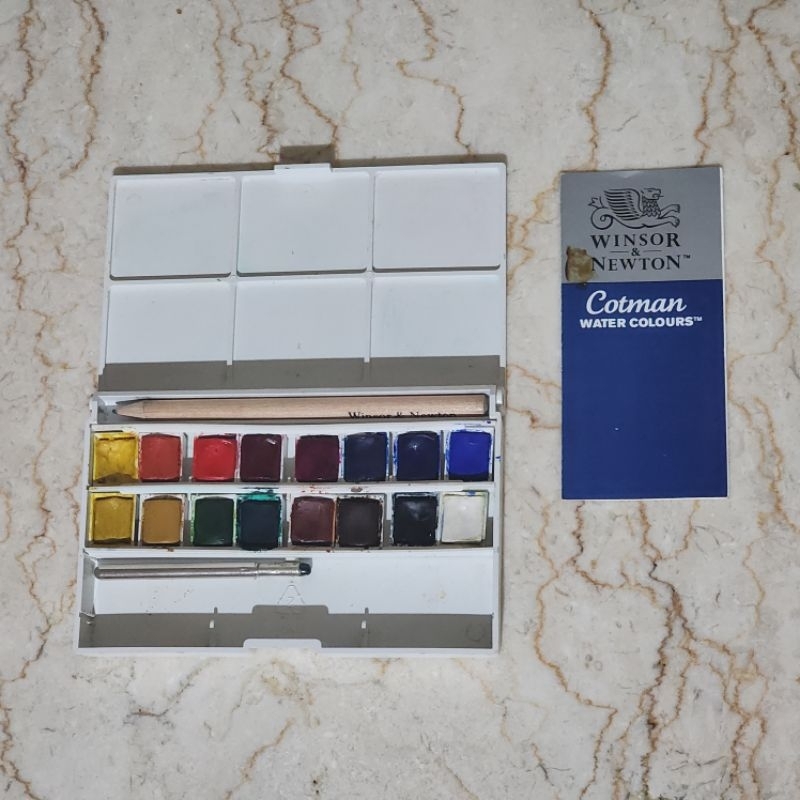 

[Preloved] Winsor and Newton Cotman 16 Half-Pans Watercolor Paint Cat Air