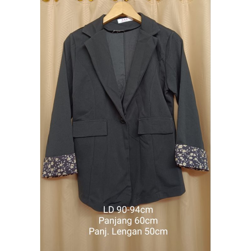 Preloved Blazer Hitam Stik Balik Bunga