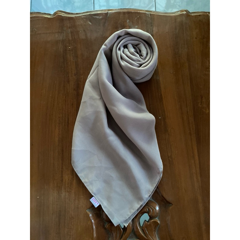 PRELOVED HIJAB SEGI EMPAT LOZY HIJAB MURAH