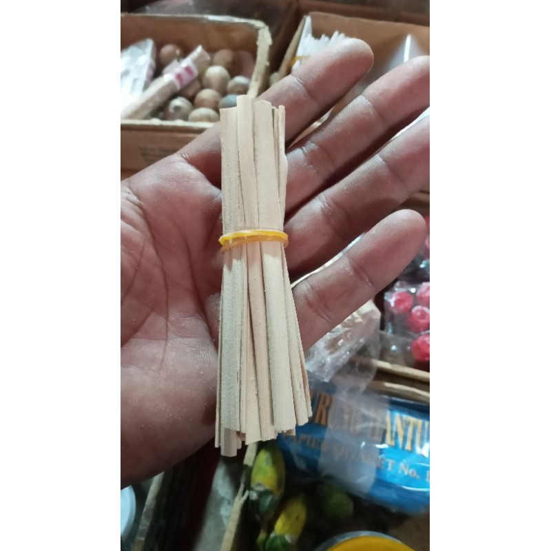 

Daun kaung satu ikat isi 30 batang