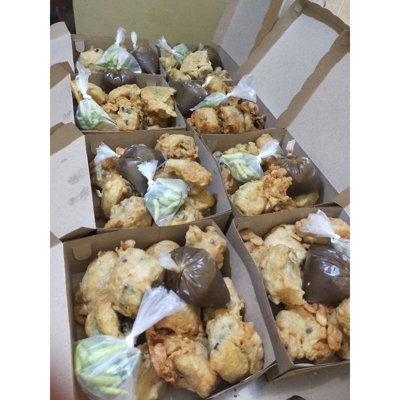 

Makanan Saji Tahu Isi daun singkong pedas Halal