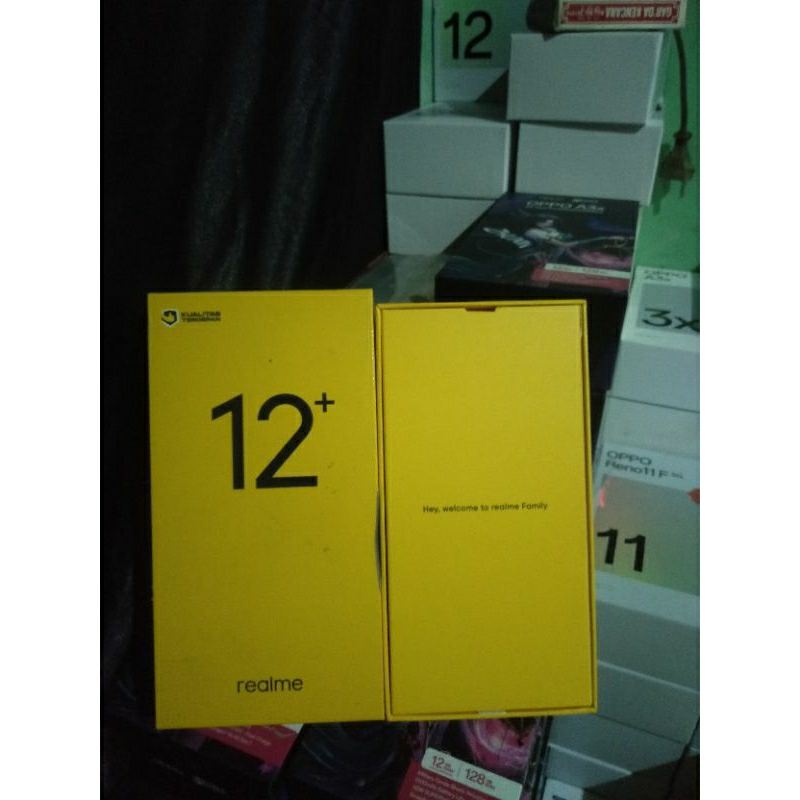 

Dus box hp realme 12+ ,asli original copotan