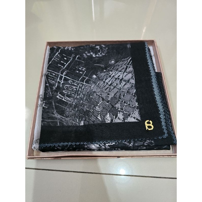 British 1 black Buttonscarves