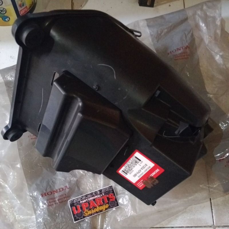 8125A KPH 880 BOX BAGASI KARISMA KIRANA 125 ASSY ORIGINAL AHM