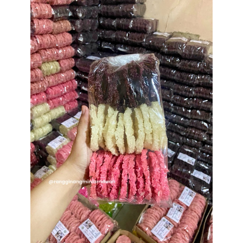 

pink RENGGINANG MENTAH 100% KETAN ASLI HJ. SARI KHAS BOGOR ISI 30 PCS
