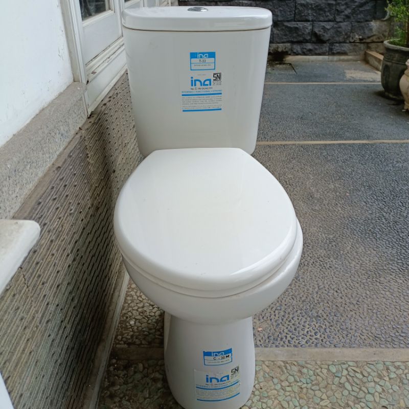 Kloset duduk Closed kloset toilet WC duduk merk INA C30 T33