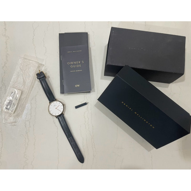 Preloved ORIGINAL Daniel Wellington Classic Sheffield