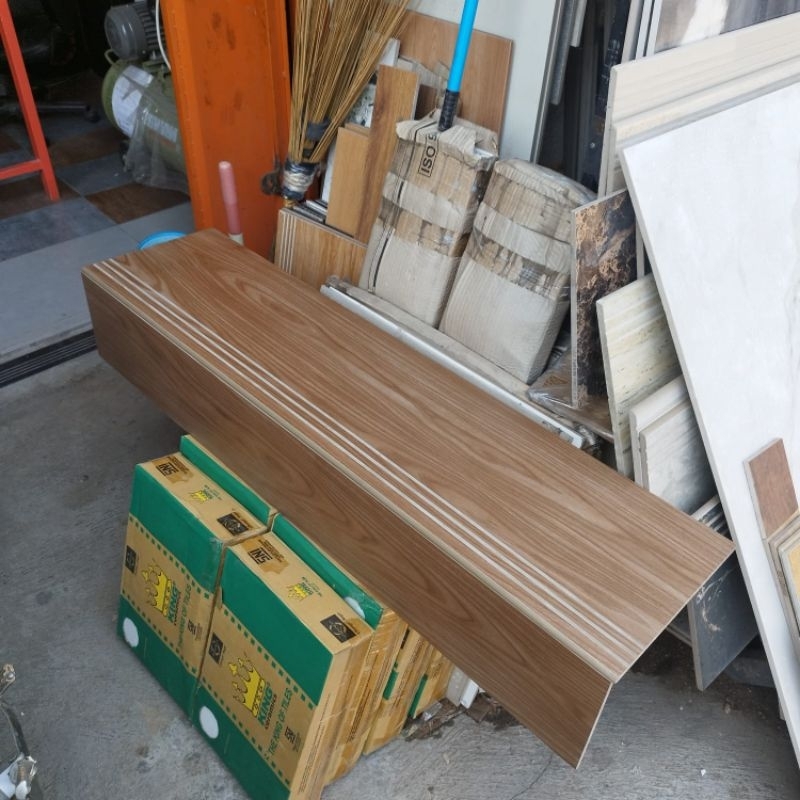 Granit Tangga Motif kayu 30x100 dan 20x100 elmwood brown