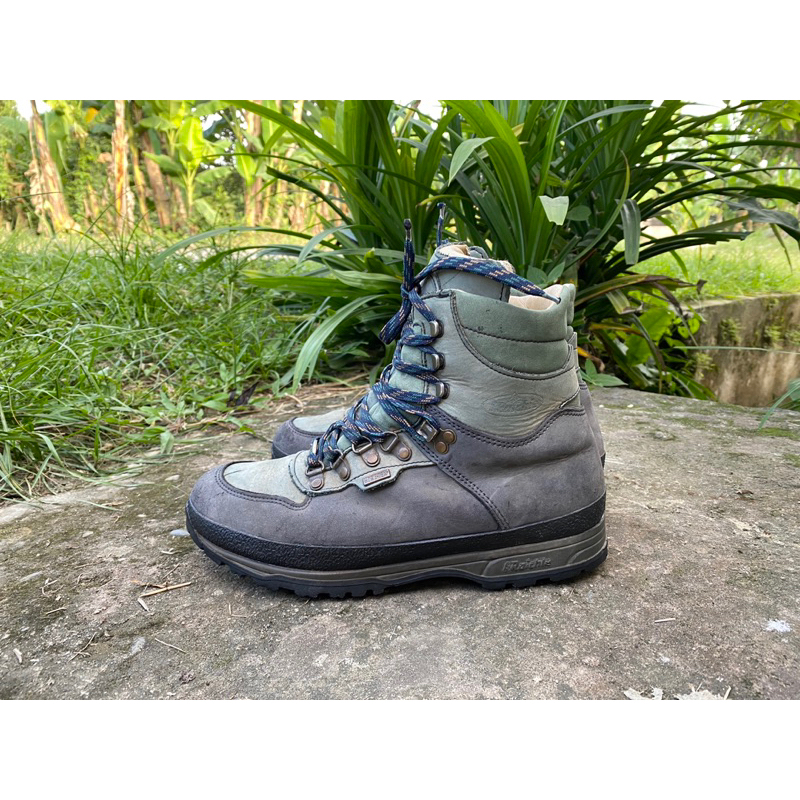 sepatu hiking raichle high vibram