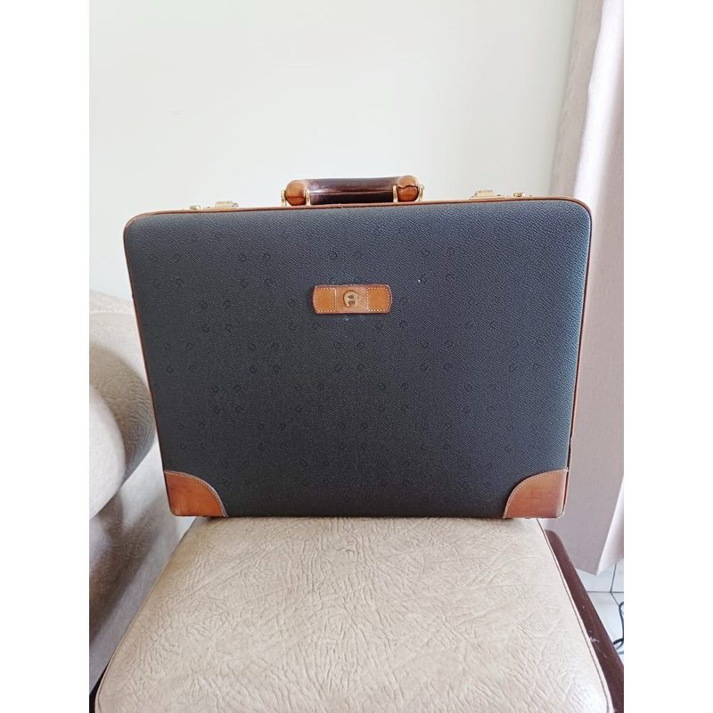 preloved | tas koper vintage etienne aigner