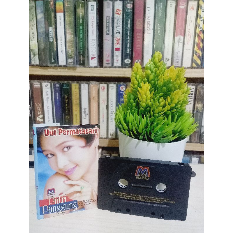 KASET DANGDUT UUT PERMATASARI PUTRI PANGGUNG