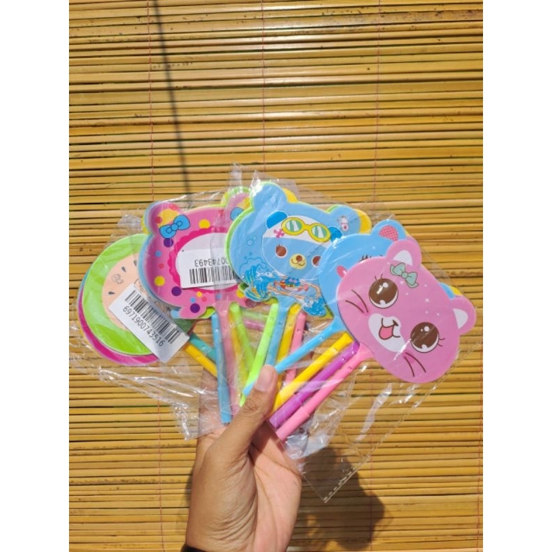 

Pulpen Kipas Karakter Lucu Isi 4 Pcs