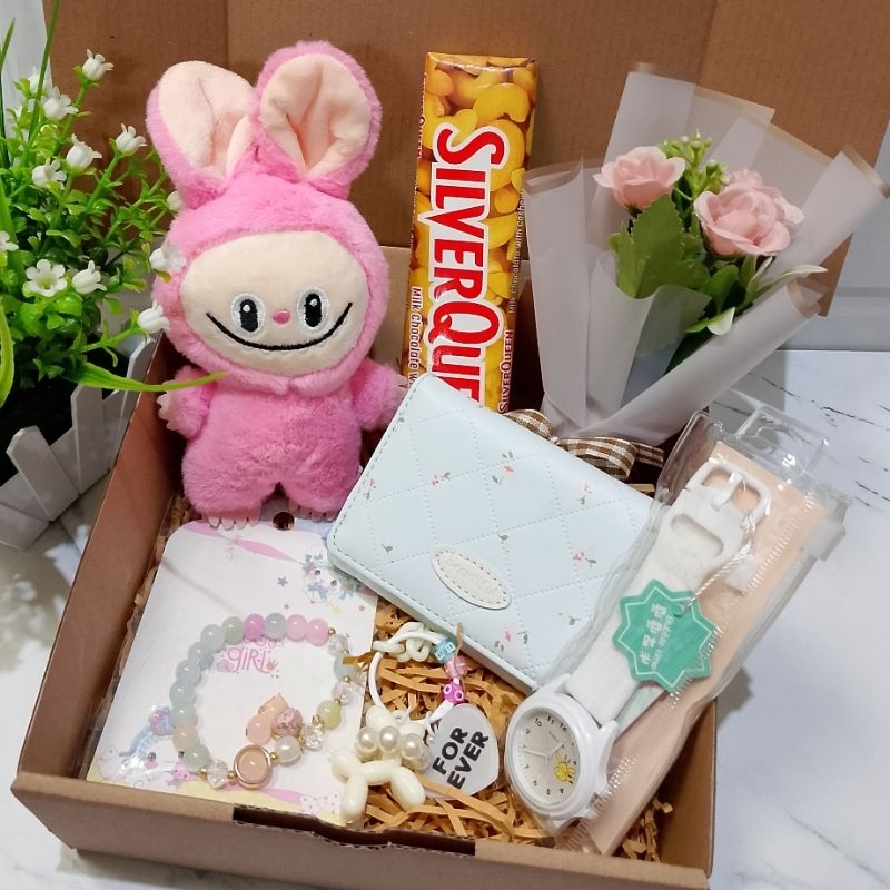 

HAMPERS CEWEK KADO ULANG TAHUN HADIAH WISUDA ANNIVERSARY GIFT BOX GRADUATION