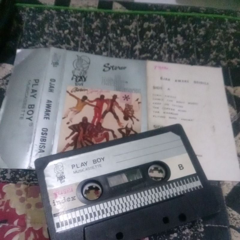Ajah AWAKE OSIBUSA  KASET  JADULAN