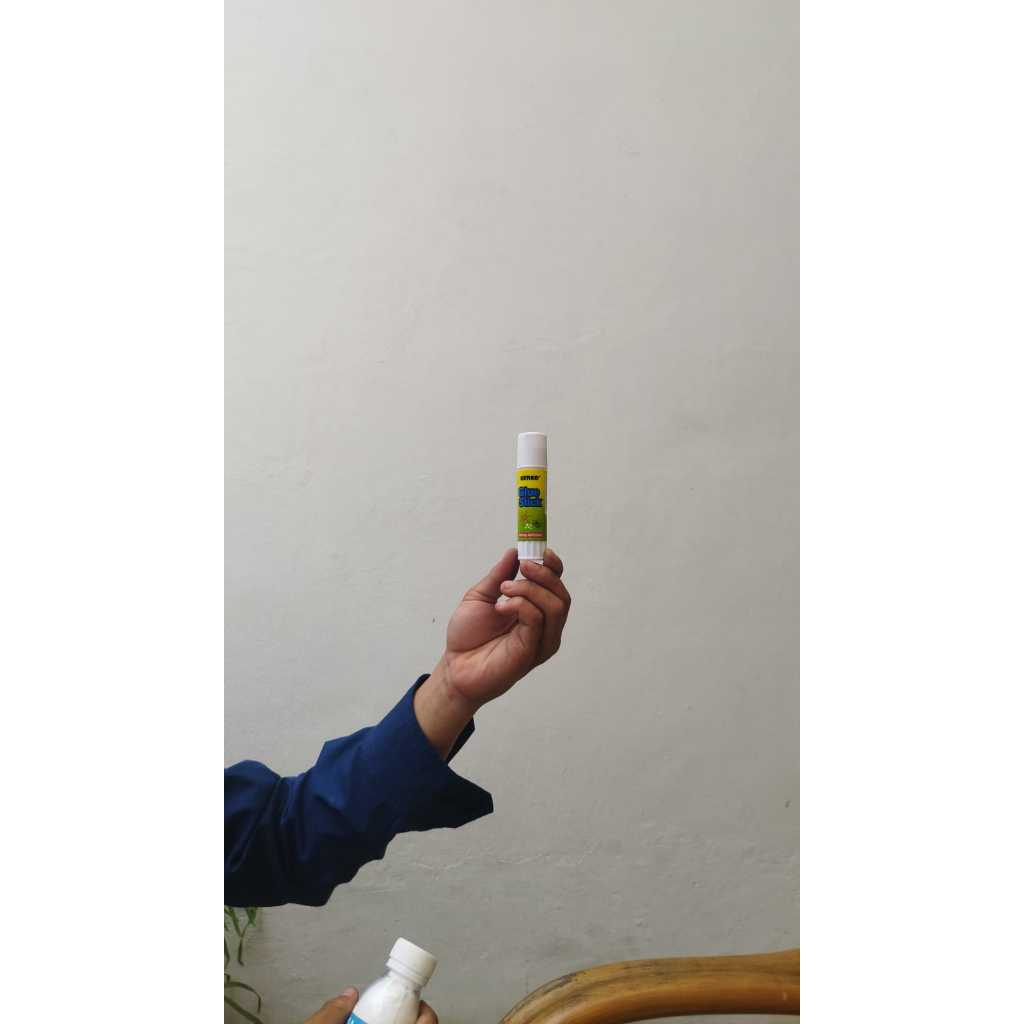 

Glue Stick Lem Kertas Peralatan Sekolah Menggambar Satuan DSS