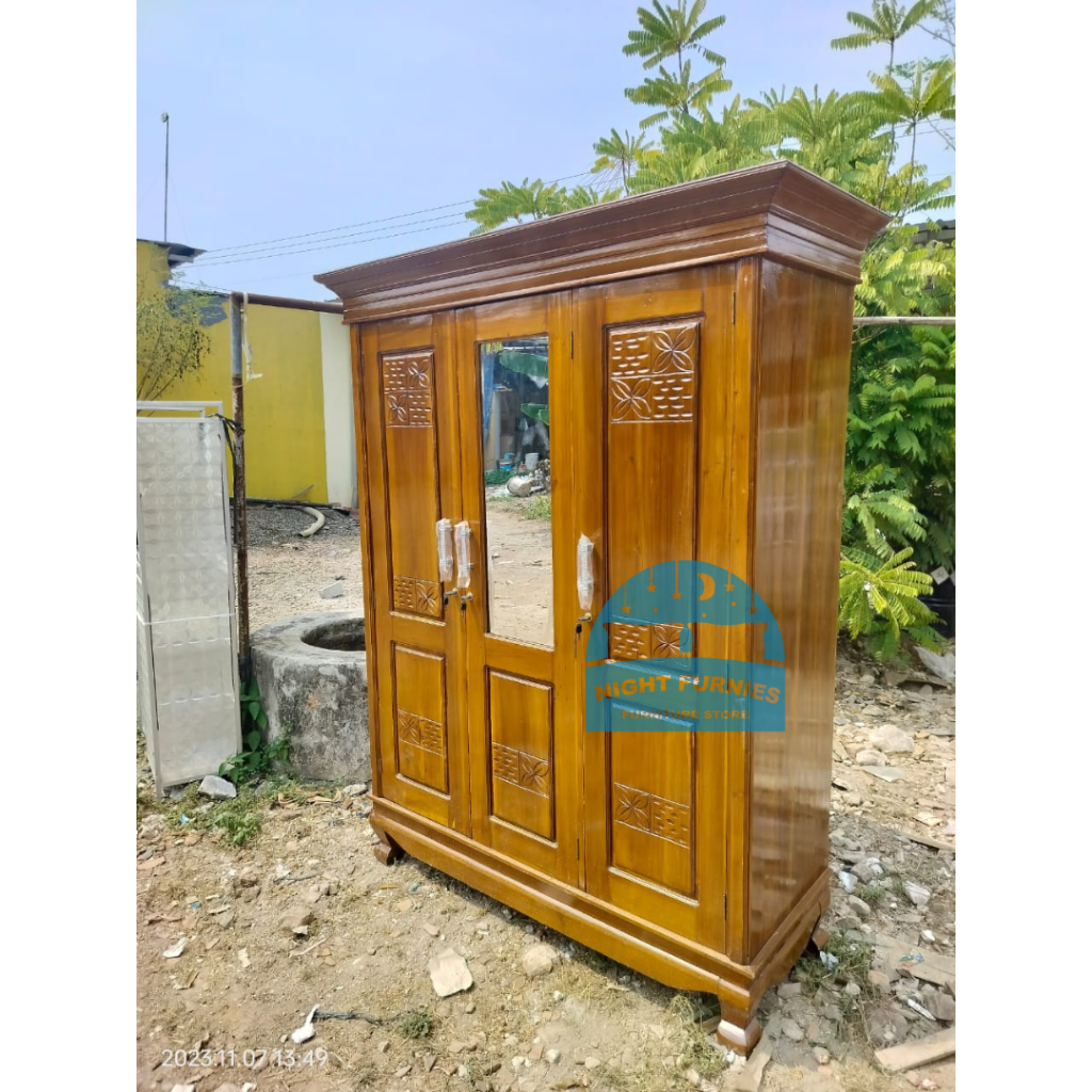 Lemari pakaian 3 pintu kayu jati / lemari baju gamis / lemari pakaian classic elegant minimalis