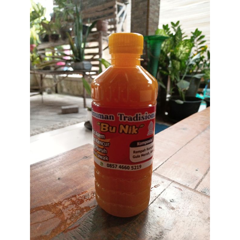 

Minuman Tradisional Bu Nik Kunir Asem