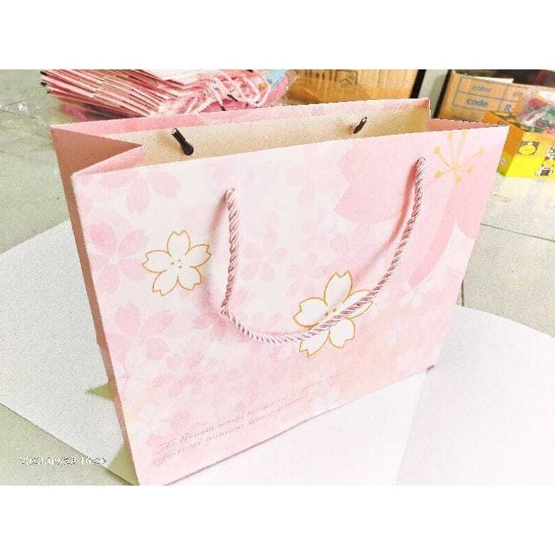 

Paper Bag/Handbag LIAN YUN