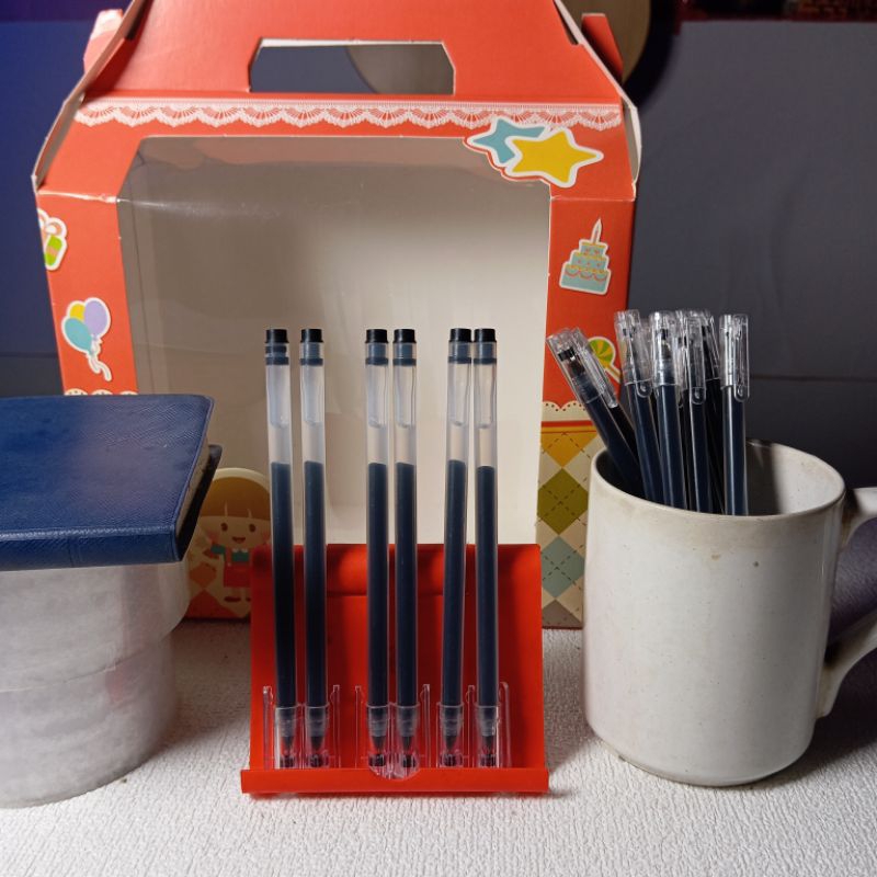 

Bolpoin gel 0,5 warna hitam . paket isi 6 pcs