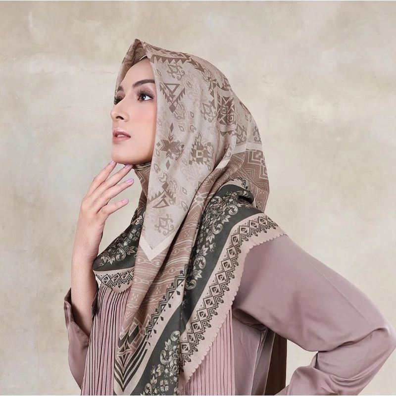 hijab segi empat shofa motif shanas coklat