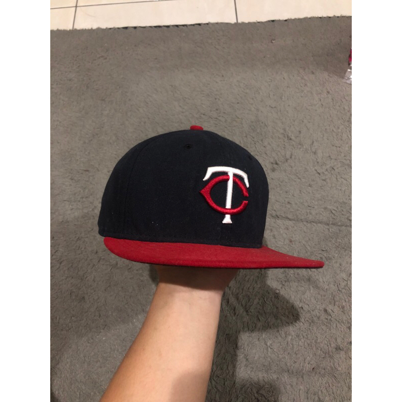 topi snapback new era fitted