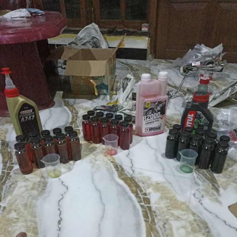 Botol Bekas Oli samping 2tk motul510 ipone Castrol