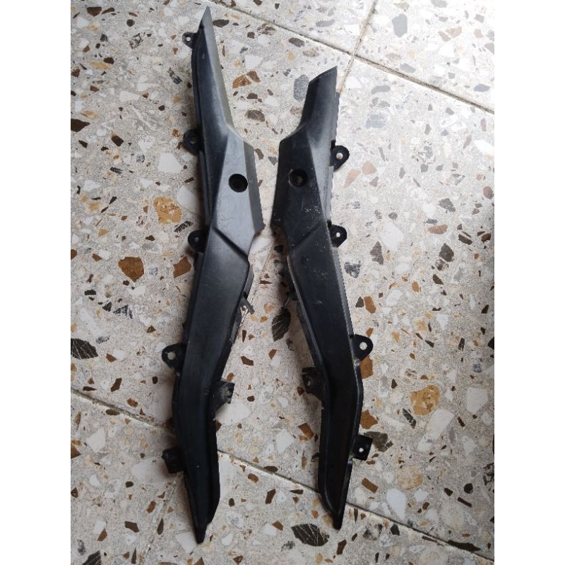 cover body + sambungan body belakang blade new 125 fi kode k 47 original ( seken)