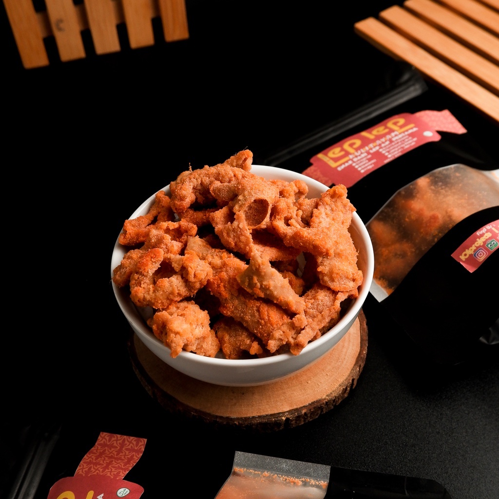 

Kulit Ayam Pedas 1kg Full Bumbu Crispy Kulit Pedas Renyah Gurih Free Packing