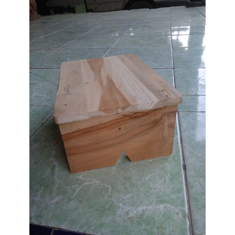 kursi kecil kayu