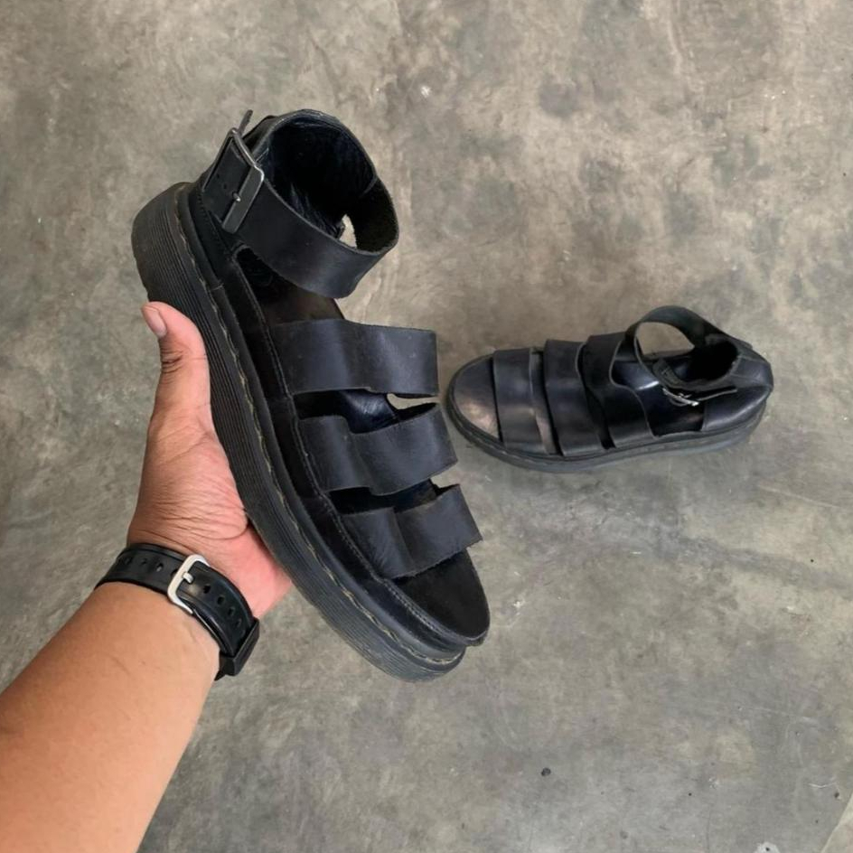 Rare - Dr.Martens clarissa Black sandals