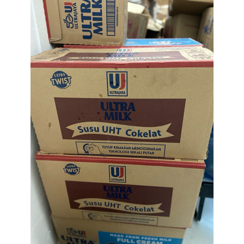 

Susu uht Ultra coklat kemasan 1L 1 carton isi 12