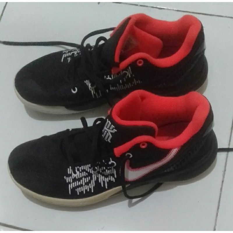 Nike Kyrie Flytrap II Black Infrared, Size 40.5