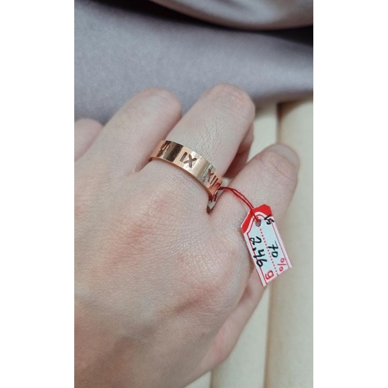 Cincin emas 70 angka romawi