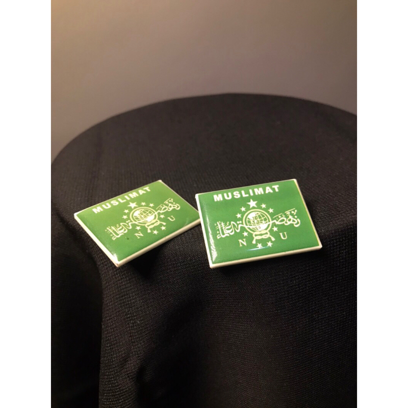 PIN muslimat NU, Bahan akrilik