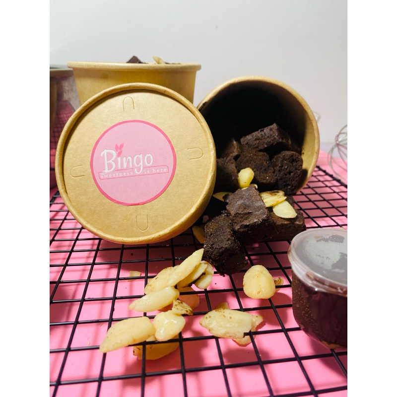 

PAPERBOWL BINGO BROWNIES ALMOND 16oz (isi 20)