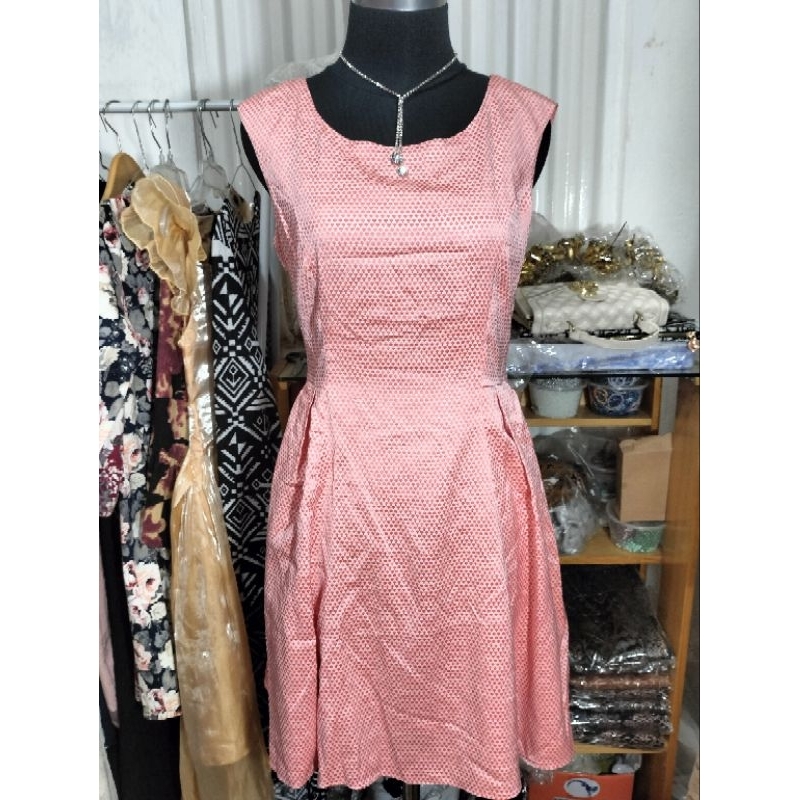 dress pink motif