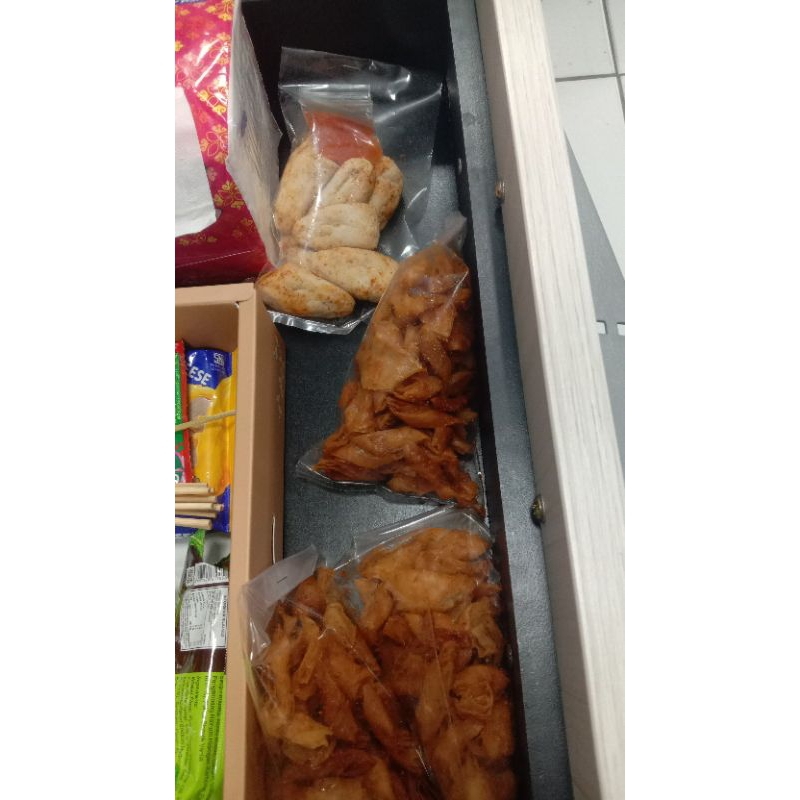 

lumpia kering pedas asin