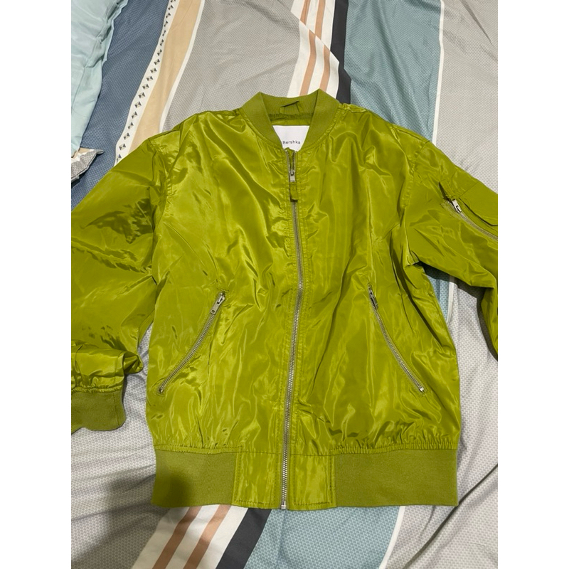 preloved jaket Bershka hijau stabilo